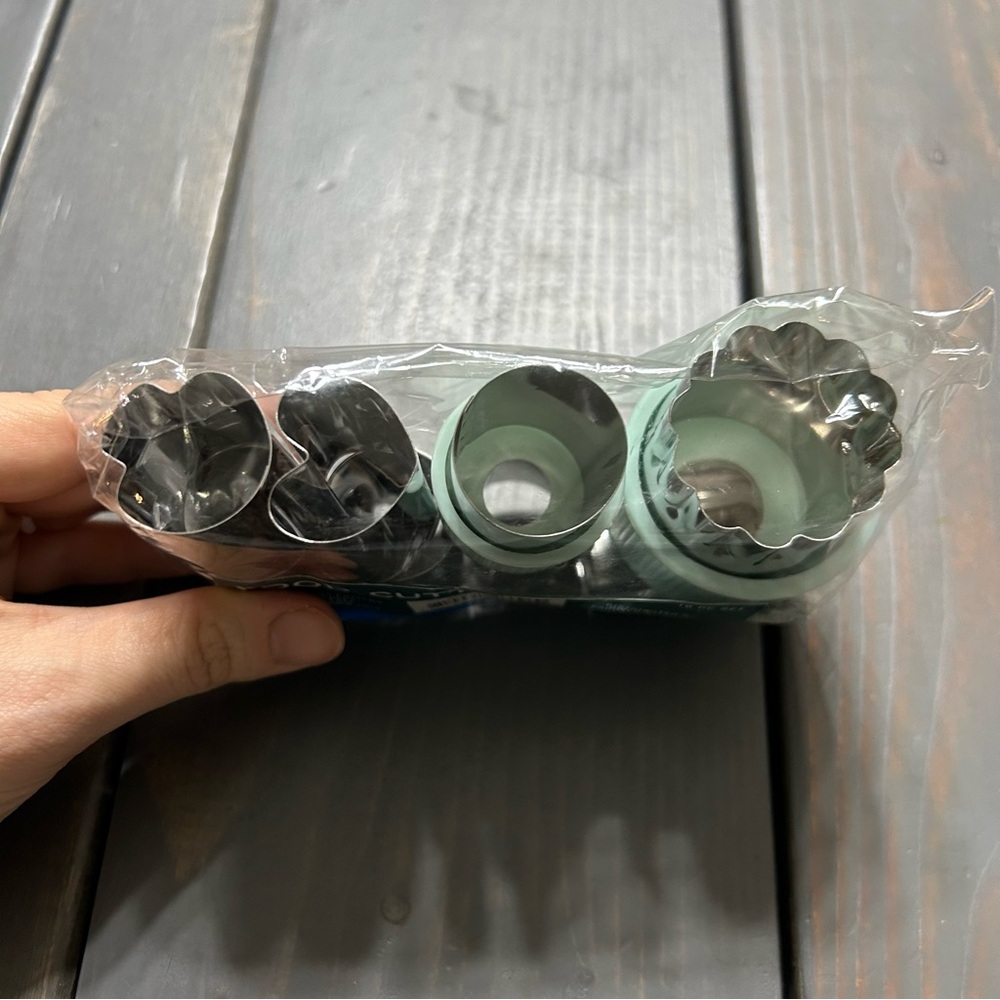 *SOLD* Stainless Steel Food Cutter Set - Picture 5 of 9